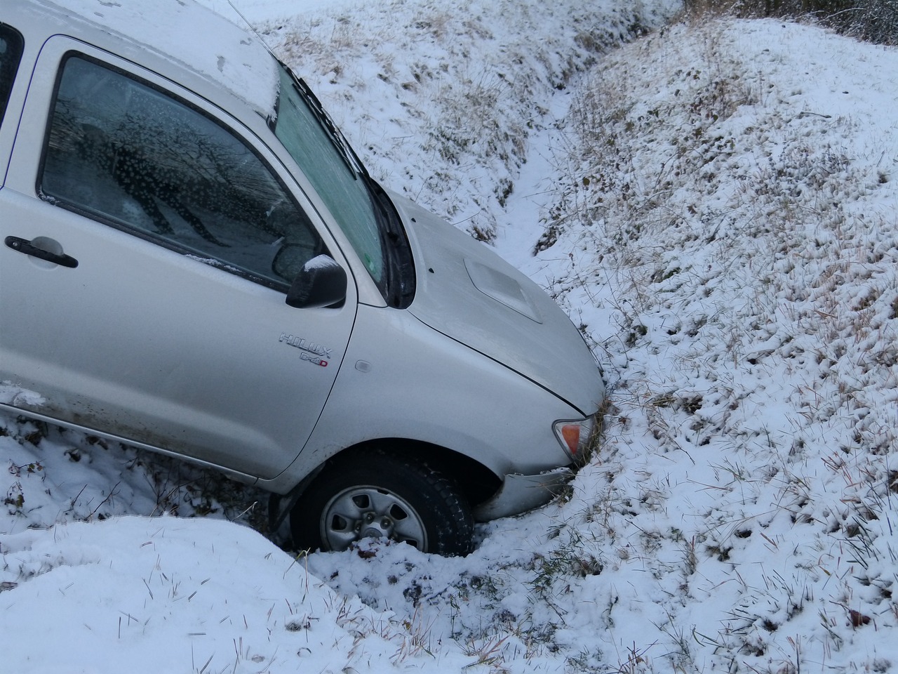 automobile, accident, winter-70075.jpg